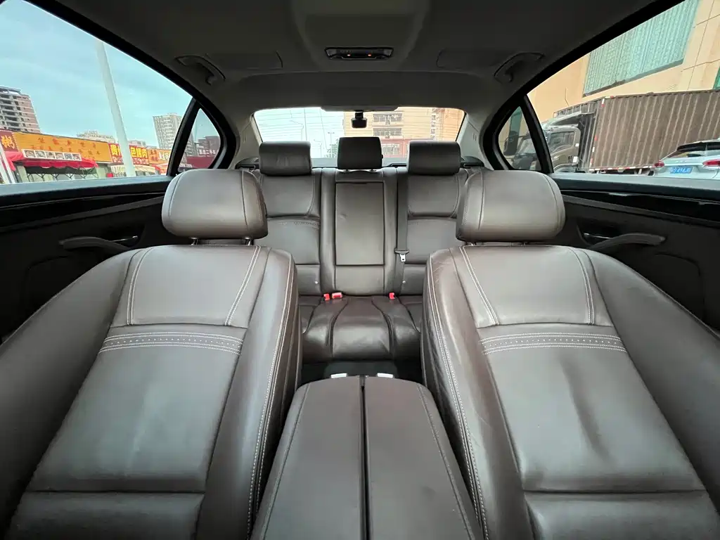 BMW 5 Series 2017 — фото 19