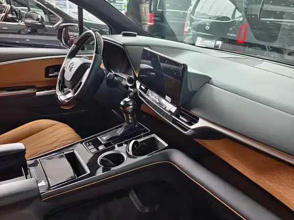 Toyota Granvia 2026