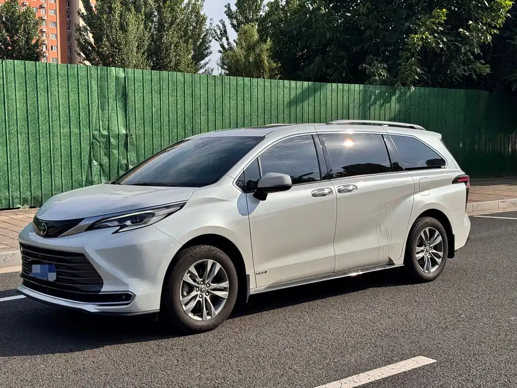 Toyota Sienna 2025