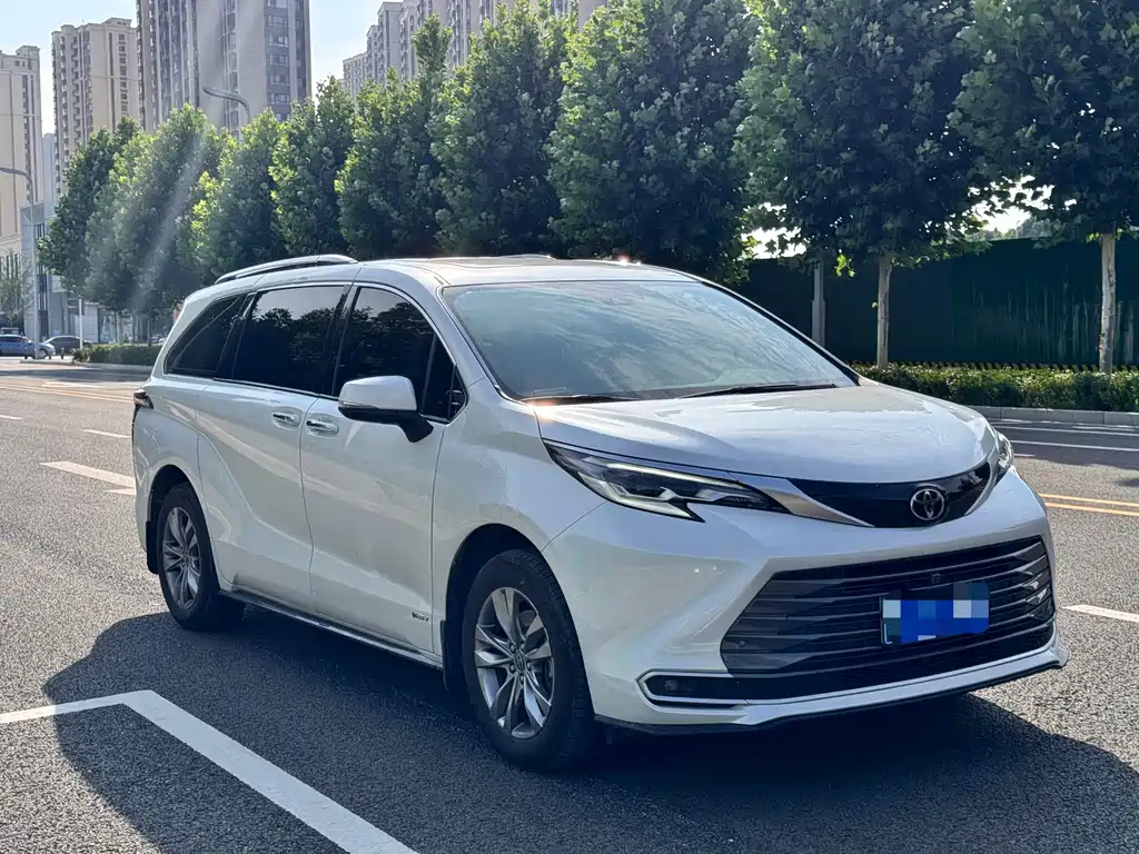 Toyota Sienna 2025