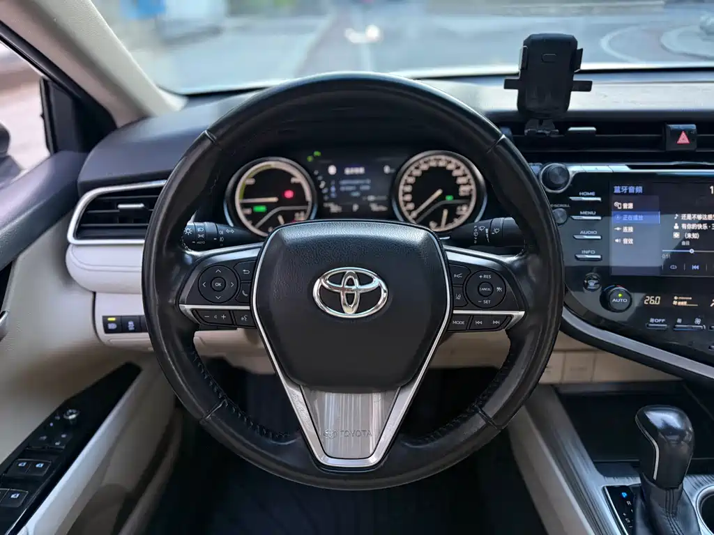 Toyota Camry 2019 — фото 11