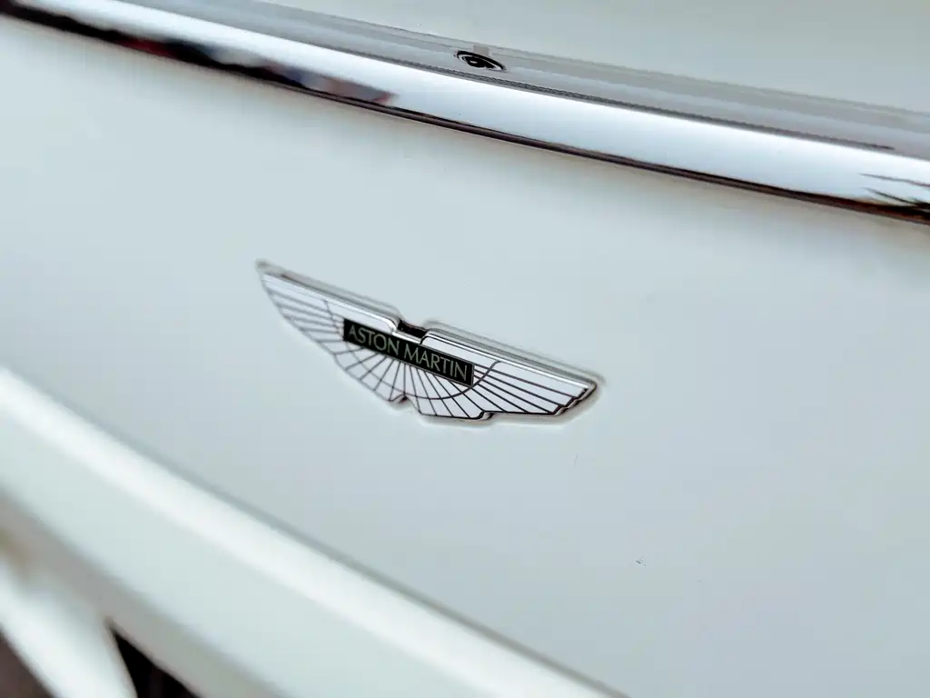 Aston Martin Rapide 2017 — фото 9