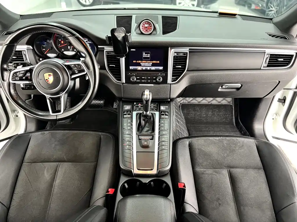 Porsche Macan 2018 — фото 11