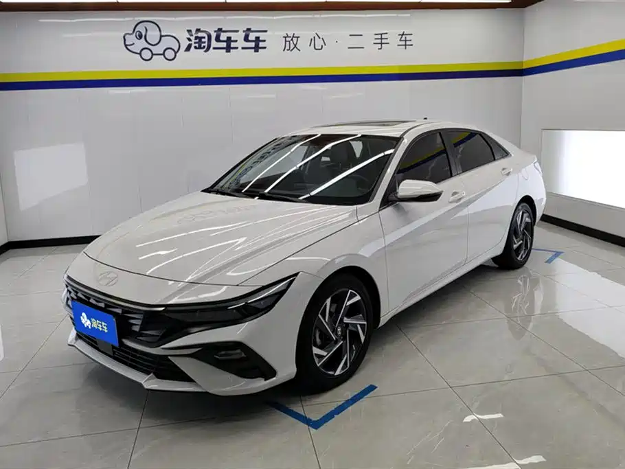 Hyundai Elantra 2024 — фото 1