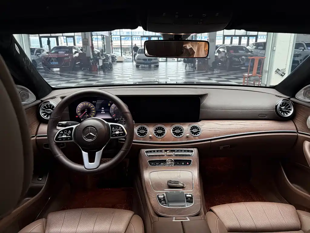 Mercedes-Benz E-Class 2019 — фото 11
