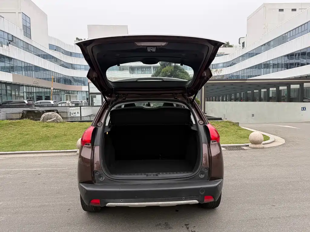 Peugeot 2008 2015 — фото 13