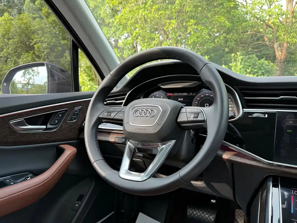 Audi Q7 2023 — фото 12