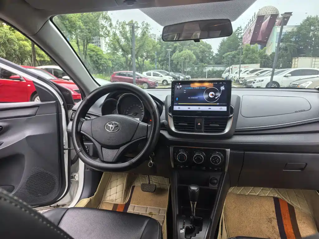 Toyota Yaris L 2021 — фото 11