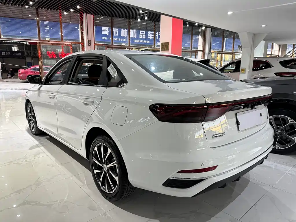 Geely Emgrand 2025