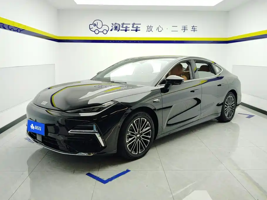 Geely Galaxy Starshine 8 2025 — фото 1