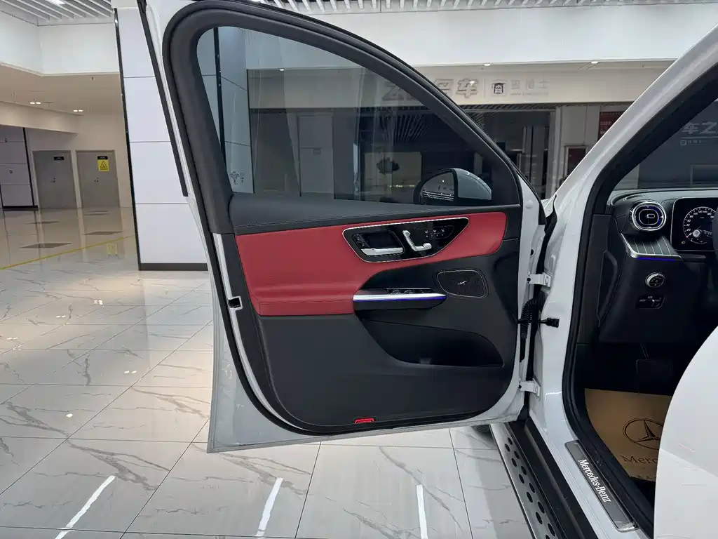Mercedes-Benz GLC 2023