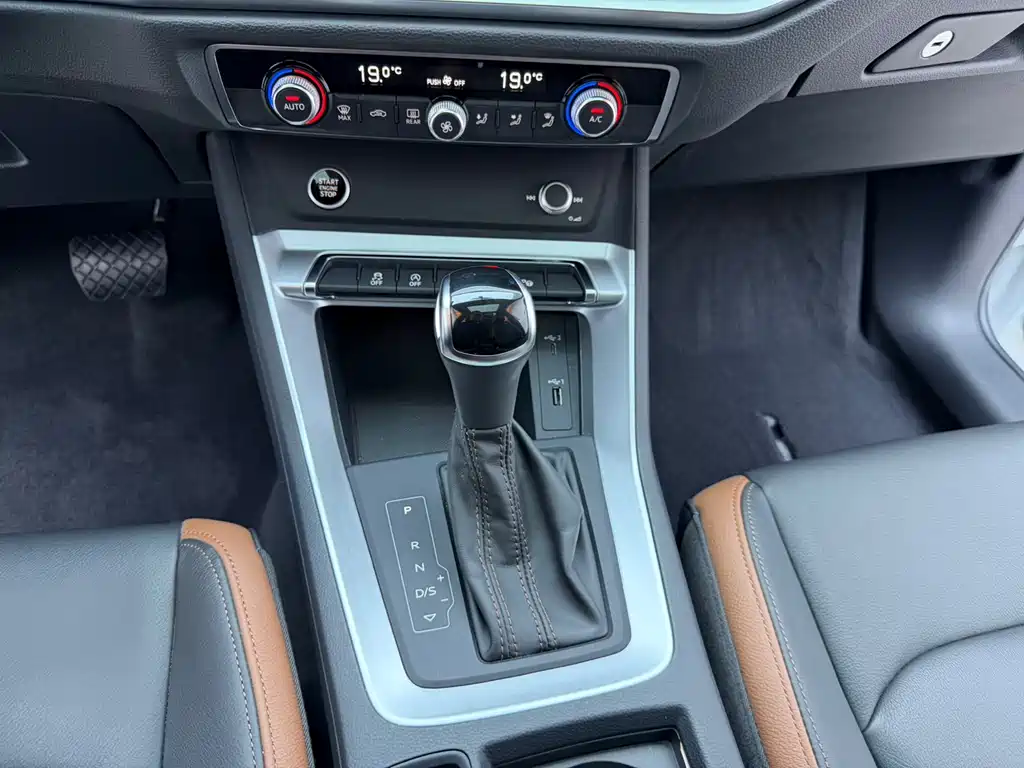 Audi Q3 2021 — фото 10