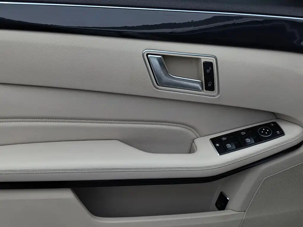 Mercedes-Benz E-Class 2015 — фото 19