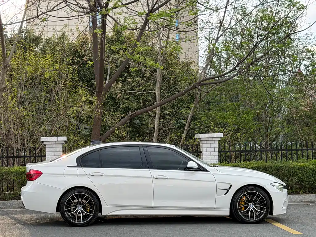 BMW 3 Series 2019 — фото 11