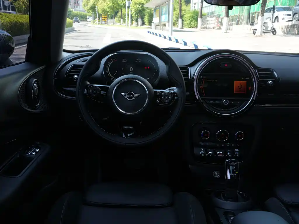 MINI Clubman 2020 — фото 17