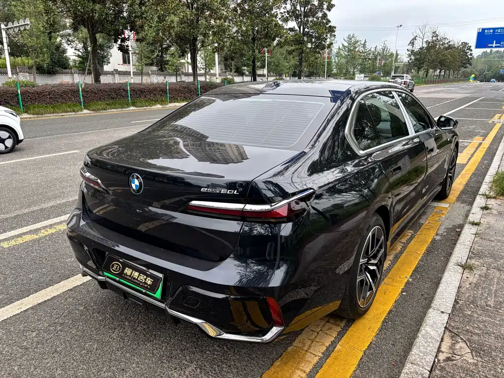 BMW i7 2023 — фото 2