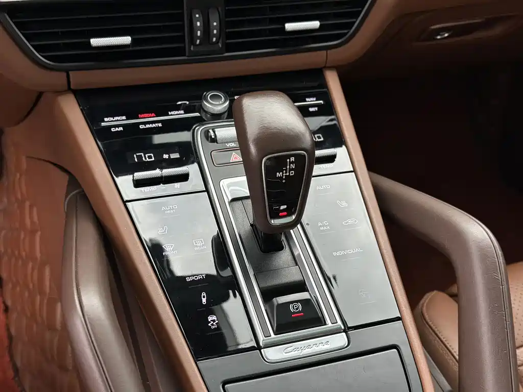 Porsche Cayenne 2019 — фото 11