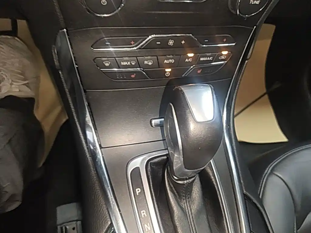 Ford Edge 2018 — фото 14