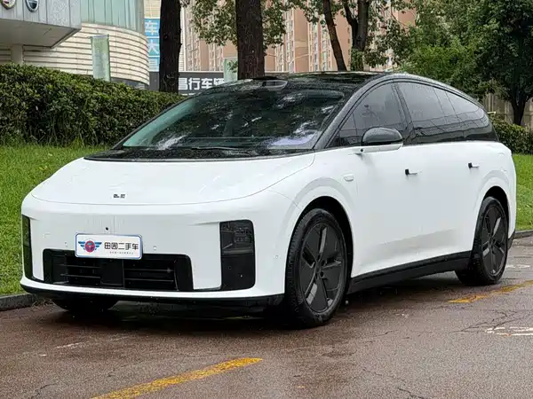 Li Auto i8 2026