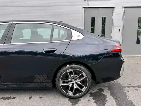 BMW 5 Series 2025