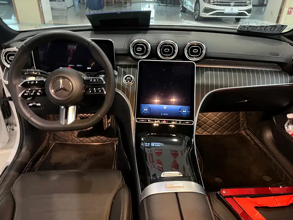 Mercedes-Benz C-Class 2023 — фото 9