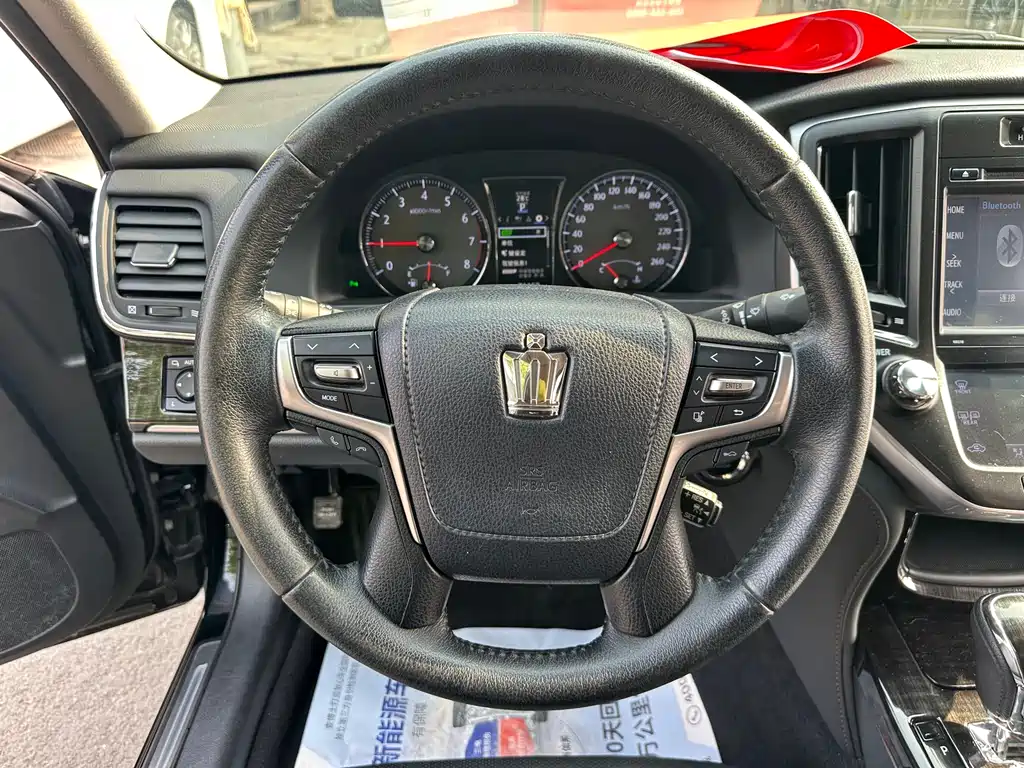 Toyota Crown 2017 — фото 17