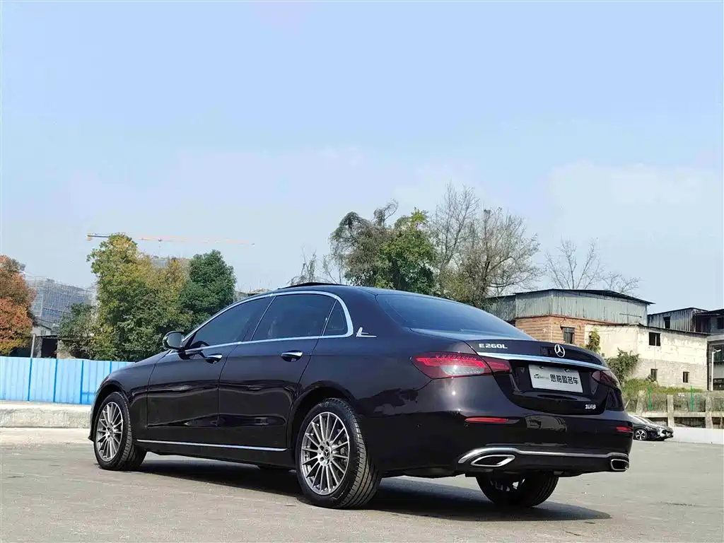 Mercedes-Benz E-Class 2023 — фото 6