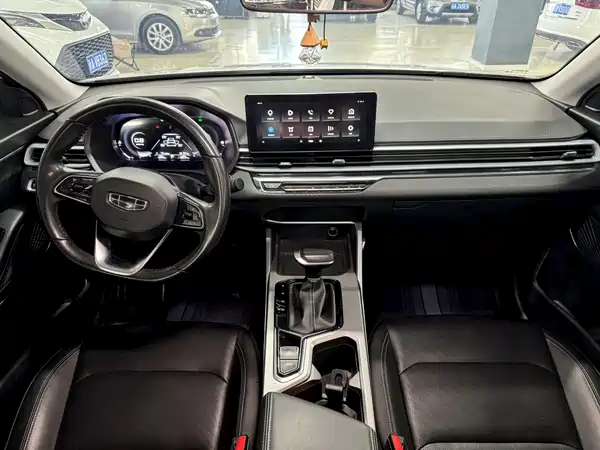 Geely Emgrand 2022