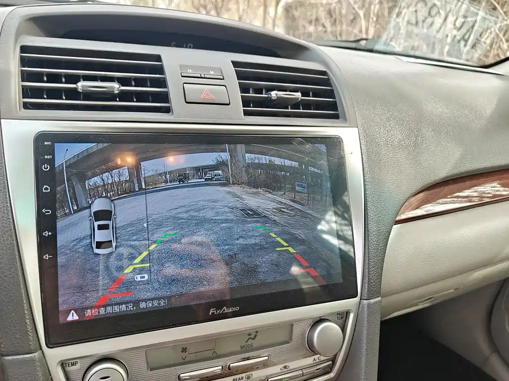 Toyota Camry 2015 — фото 10