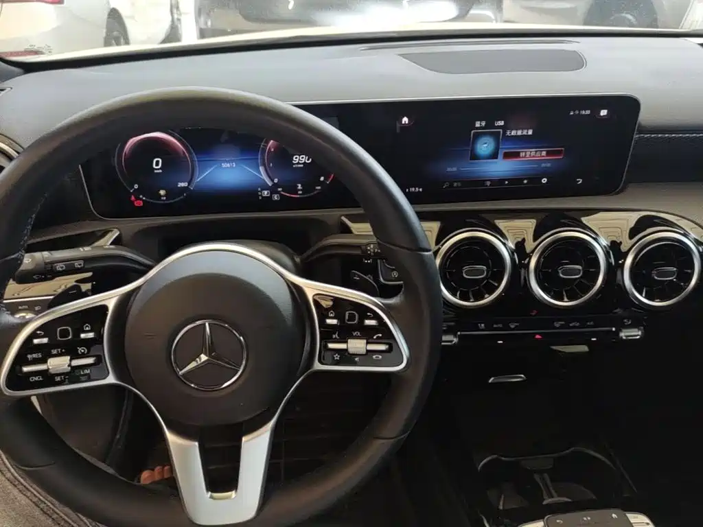 Mercedes-Benz A-Class 2020 — фото 10