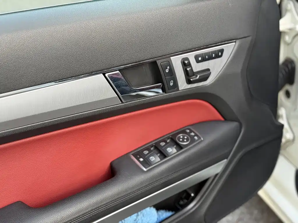 Mercedes-Benz E-Class 2011 — фото 10