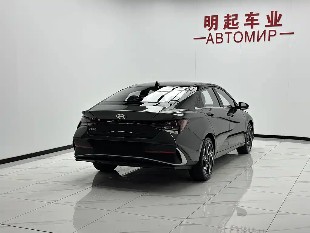 Hyundai Elantra 2023 — фото 9