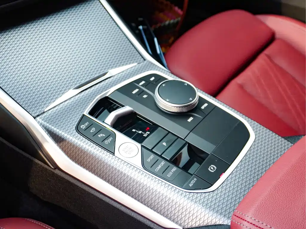 BMW 3 Series 2025 — фото 15