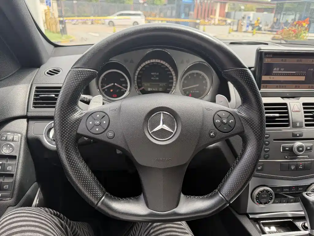 Mercedes-Benz C-Class AMG 2010 — фото 5