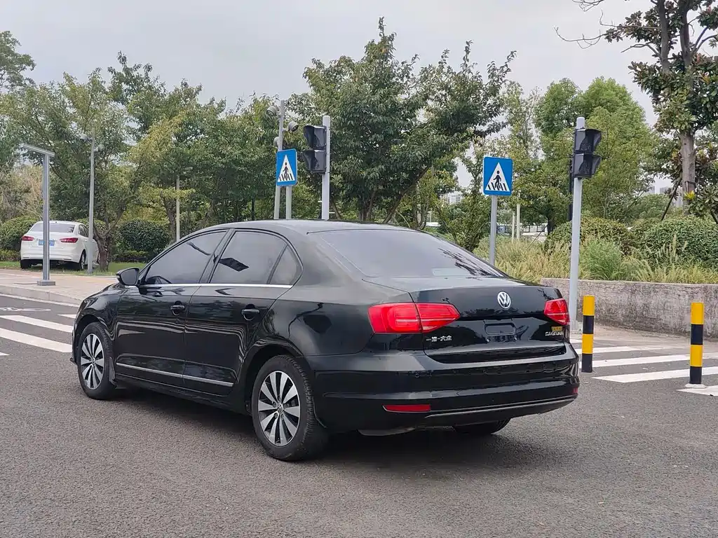 Volkswagen Sagitar 2018