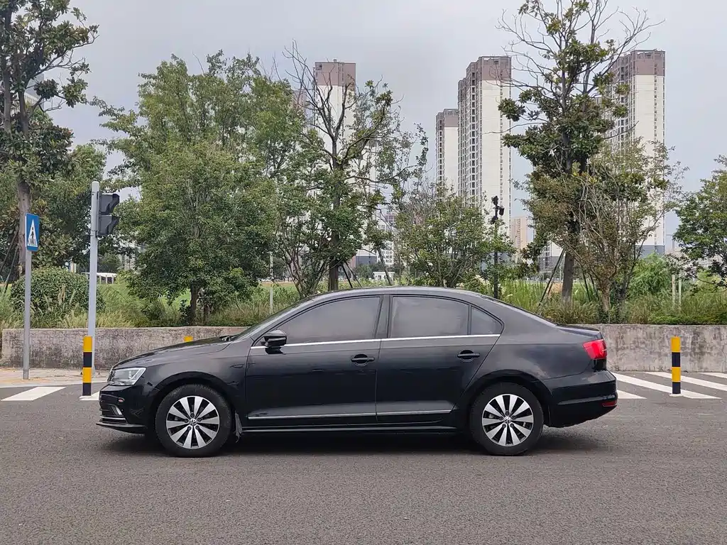 Volkswagen Sagitar 2018