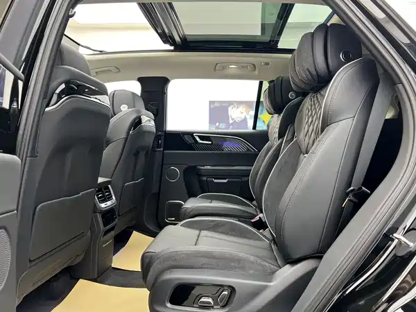 Hongqi E-HS9 2023