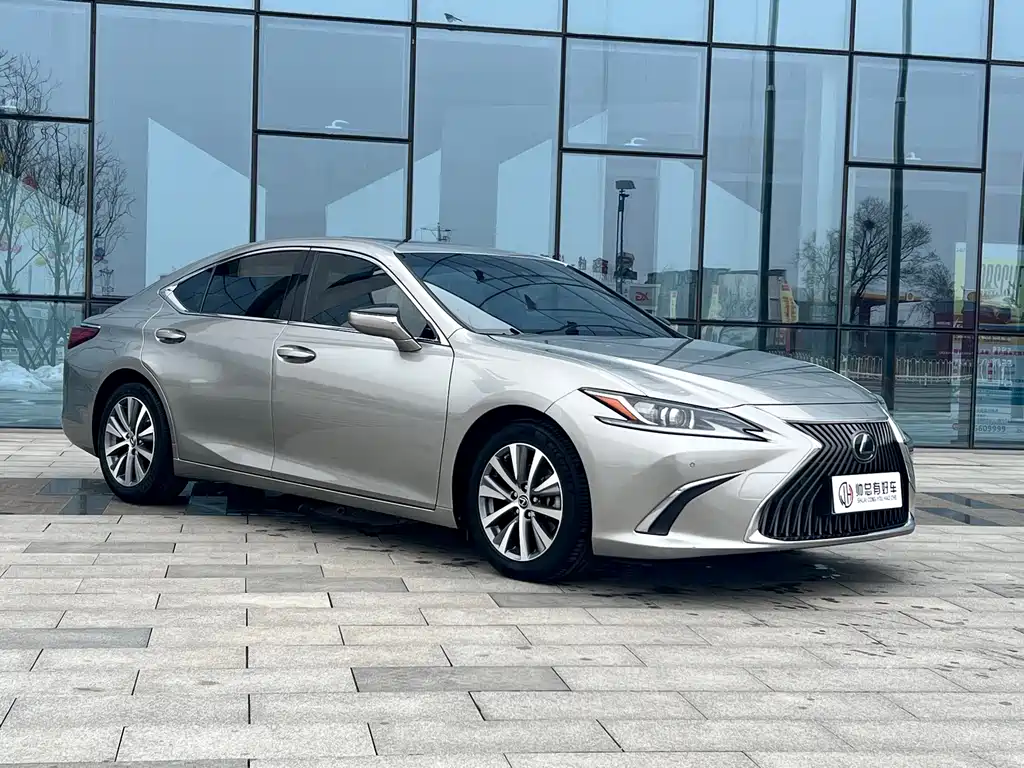 Lexus ES 2018 — фото 3