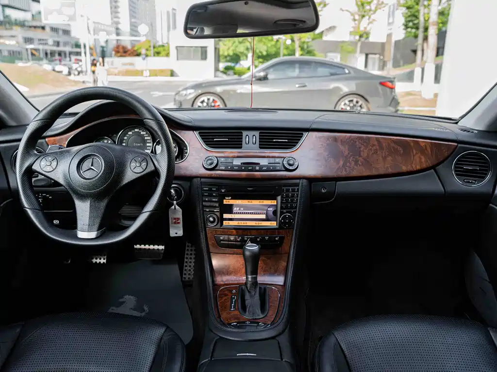 Mercedes-Benz CLS AMG 2010 — фото 19