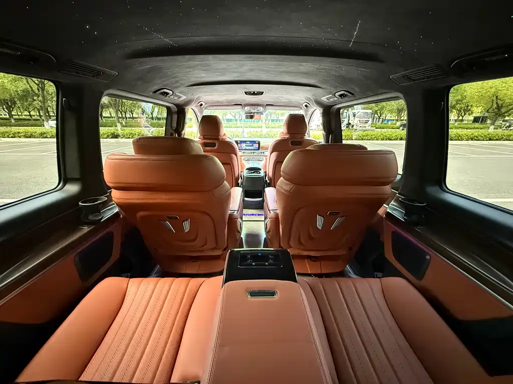 Mercedes-Benz V-Class 2025 — фото 12
