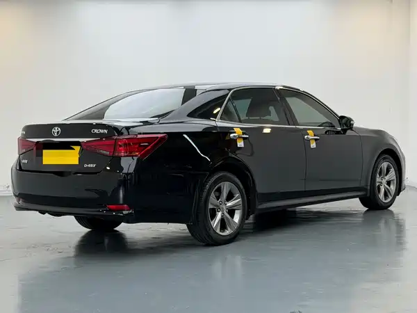 Toyota Crown 2016