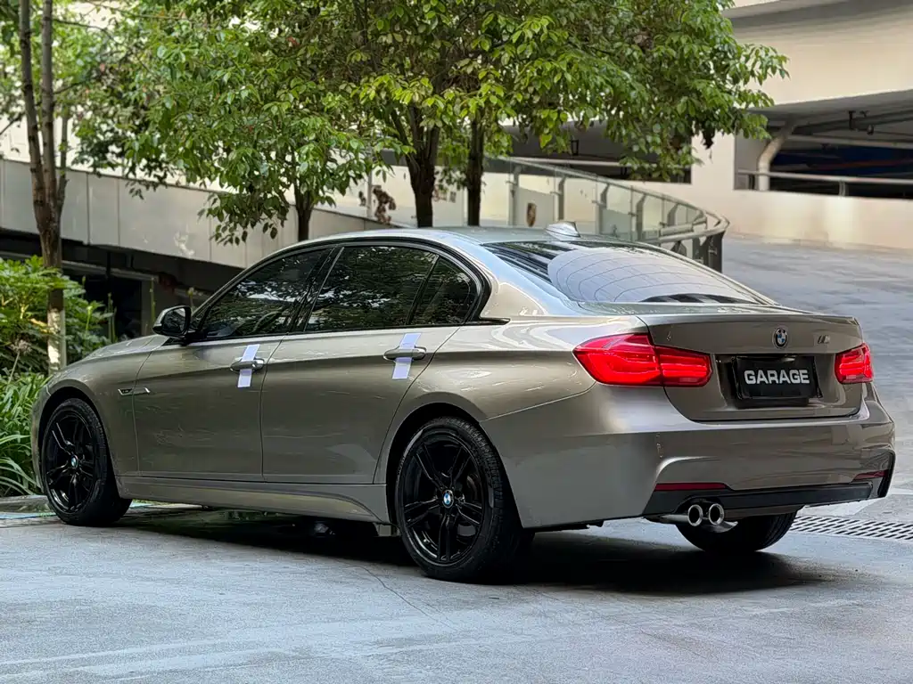 BMW 3 Series 2018 — фото 19