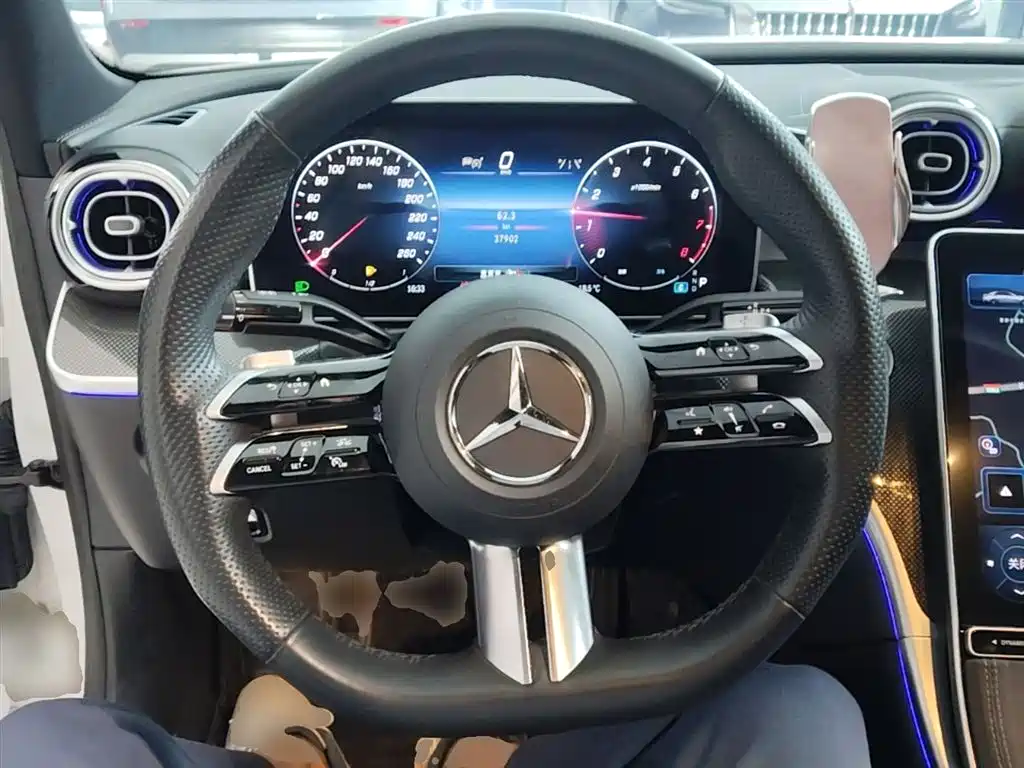 Mercedes-Benz C-Class 2024 — фото 11