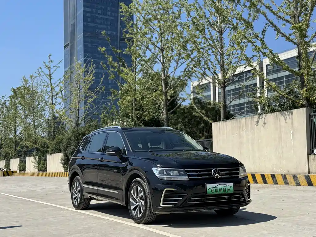Volkswagen Tiguan L Plug-In Hybrid 2021 — фото 3