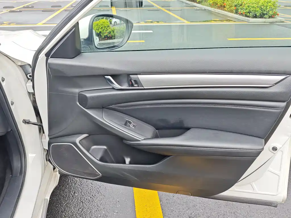 Honda Accord 2018 — фото 16