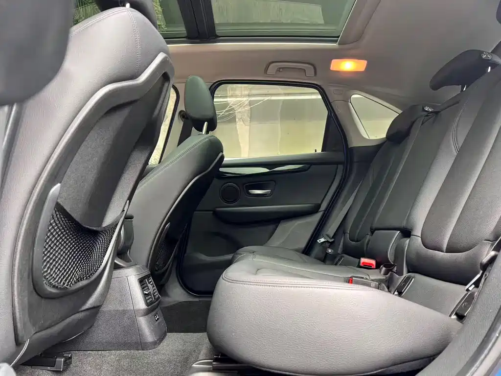 BMW 2 Series Active Tourer 2019 — фото 12