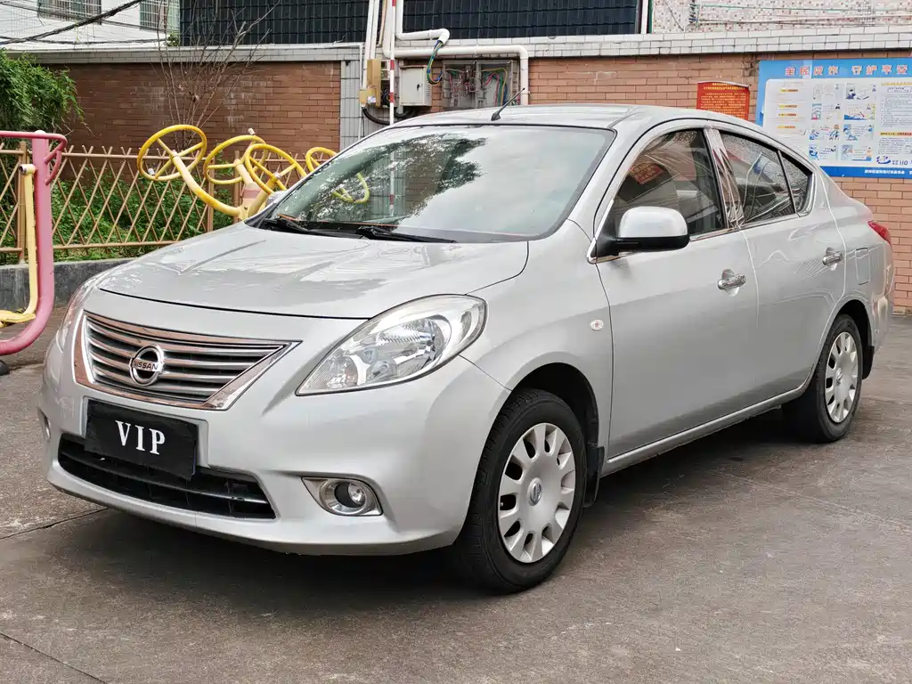 Nissan Sunny 2012 — фото 1
