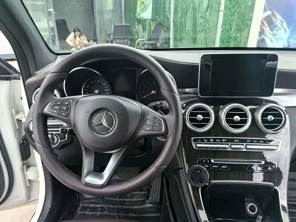 Mercedes-Benz GLC 2018 — фото 22