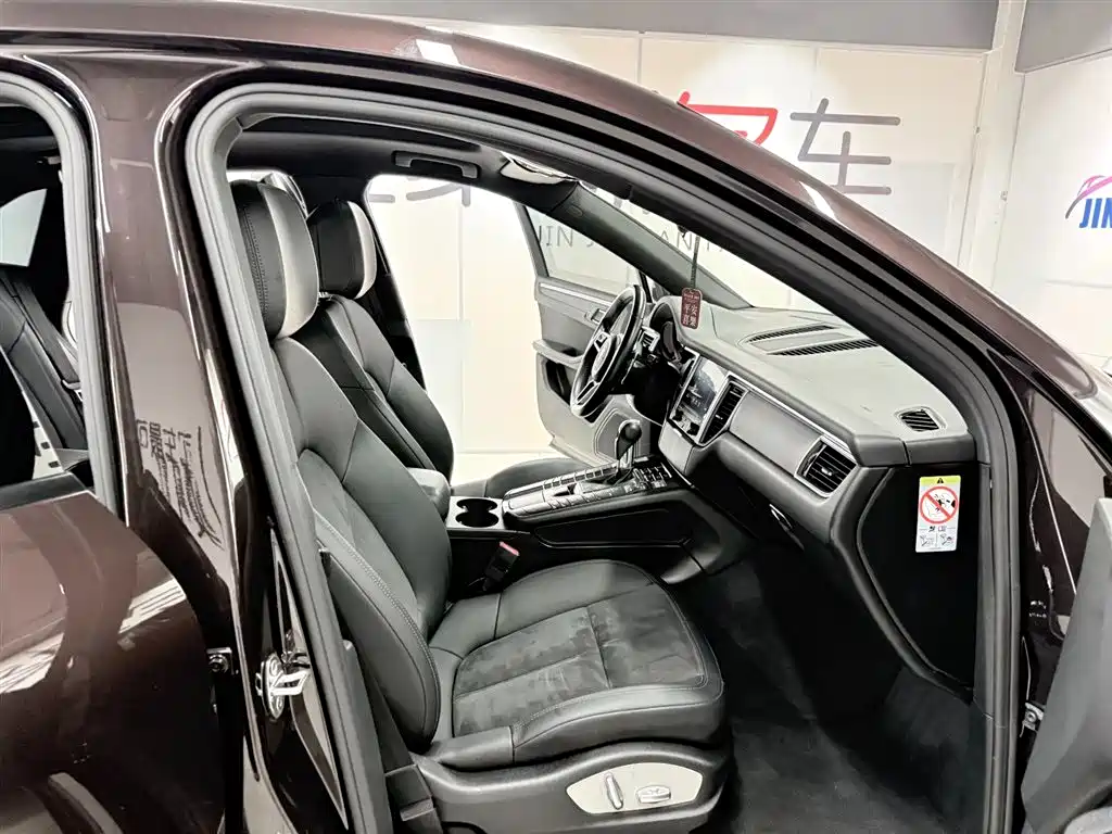 Porsche Macan 2017 — фото 16