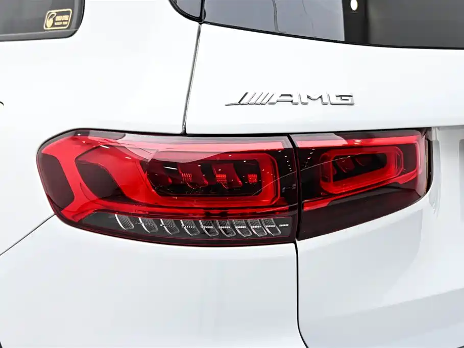 Mercedes-Benz GLB AMG 2023 — фото 10